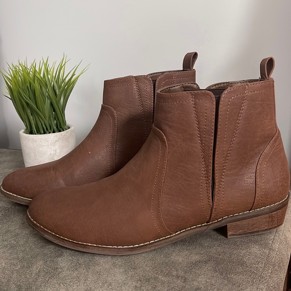 Size 10 Harlow brown booties